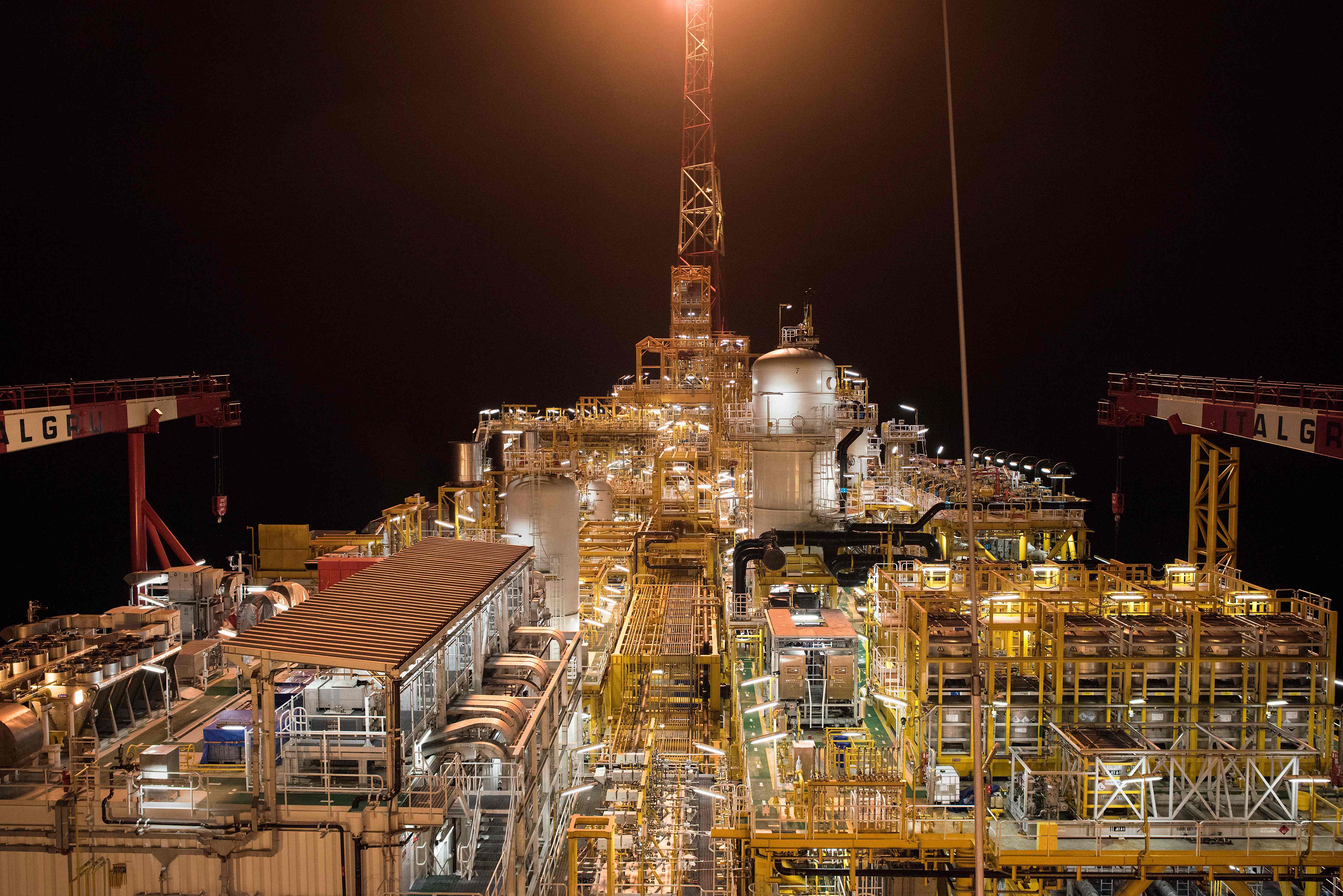 RB002-ANGOLA-FRANCE-ECONOMY-OIL