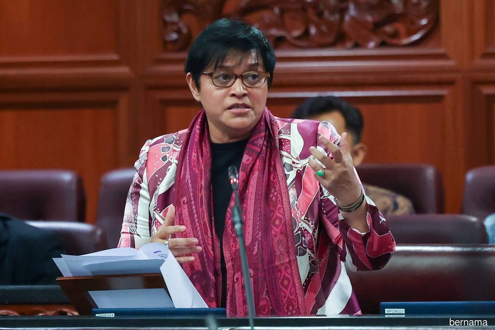 azalina othman said 20230323_20230323155956_bernama