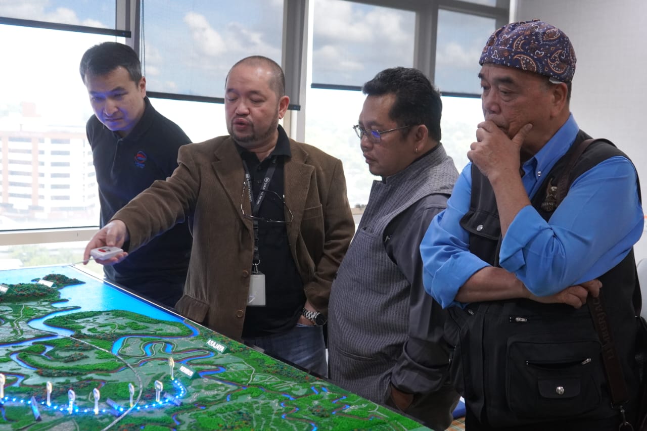 ed-harry-KCH-art metro-0407-jw =622 (4)