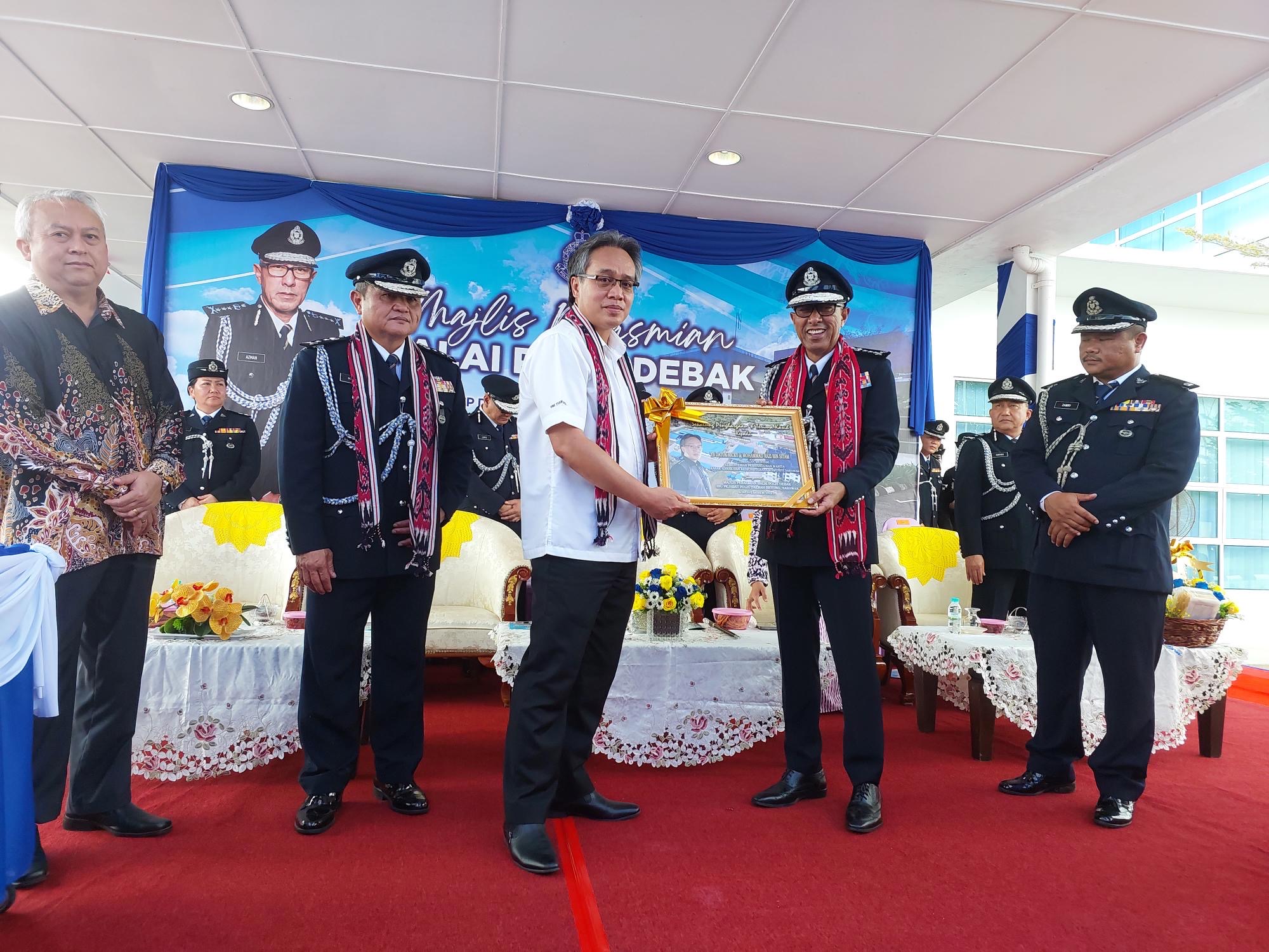 DEBAK-azman-police2-0611-glT-1