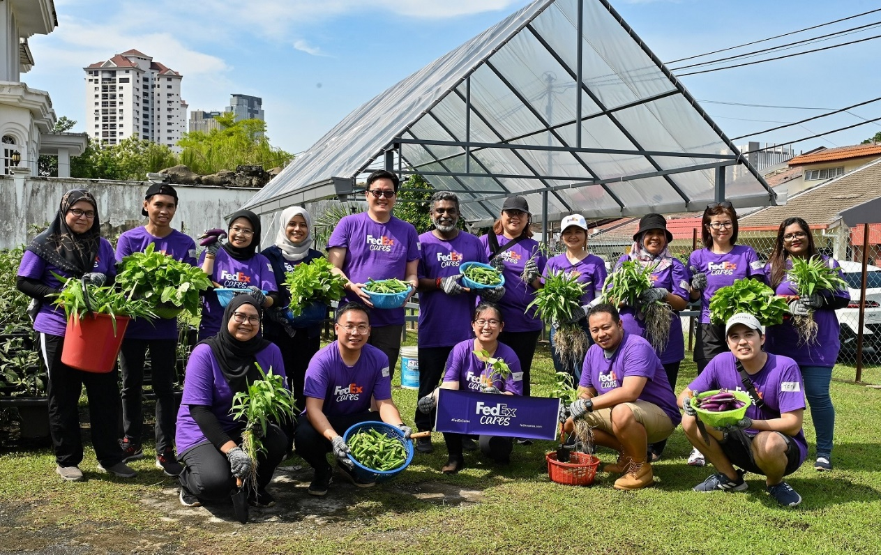 KL-fedex-community-0711-shc-1