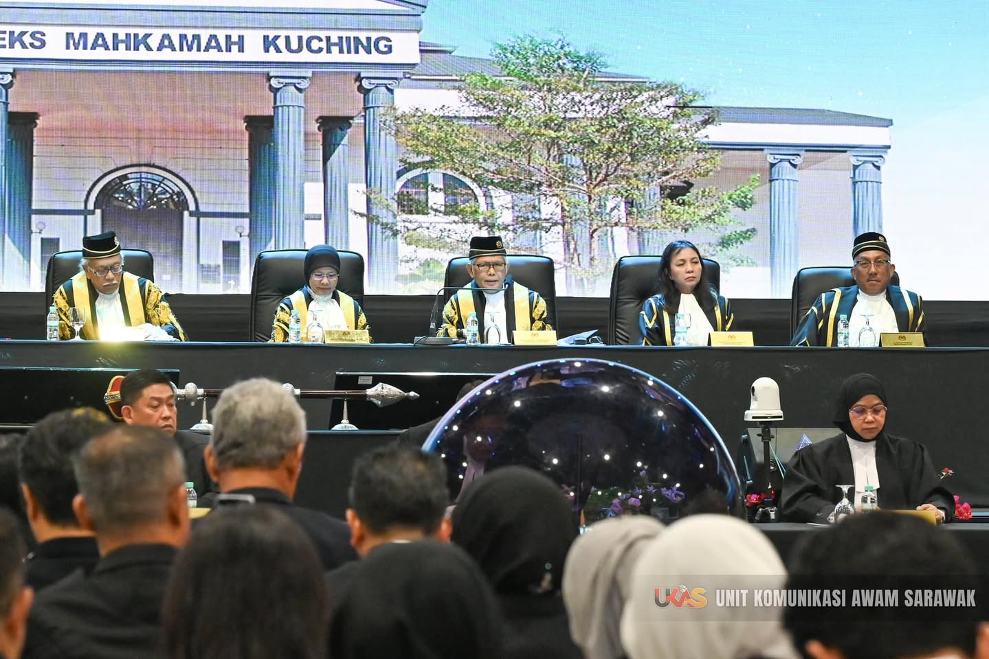 KCH-judge legal-1001-nj