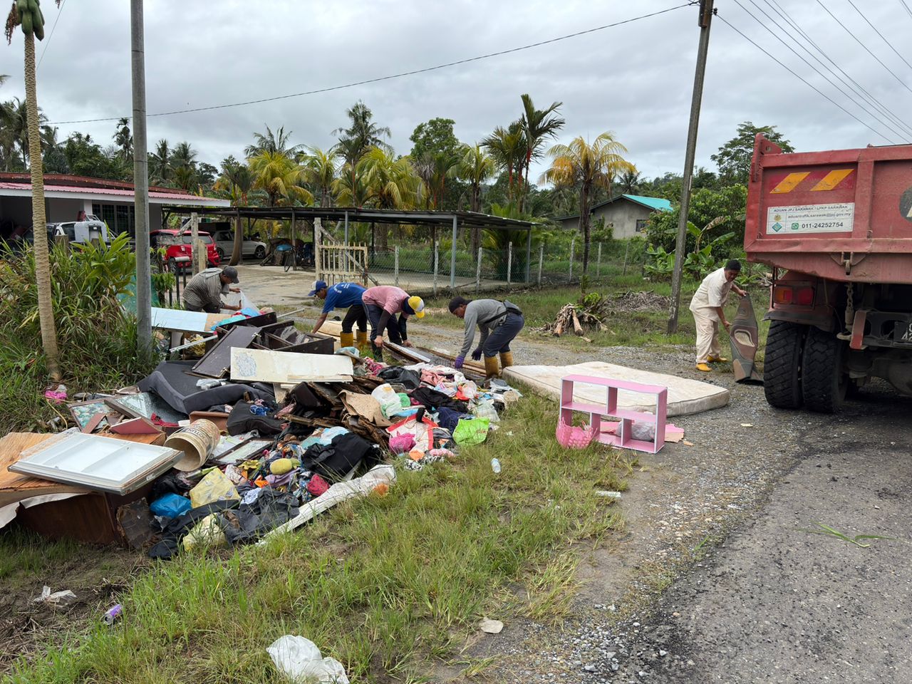 myy-Lee cleanup-1102-mr p1