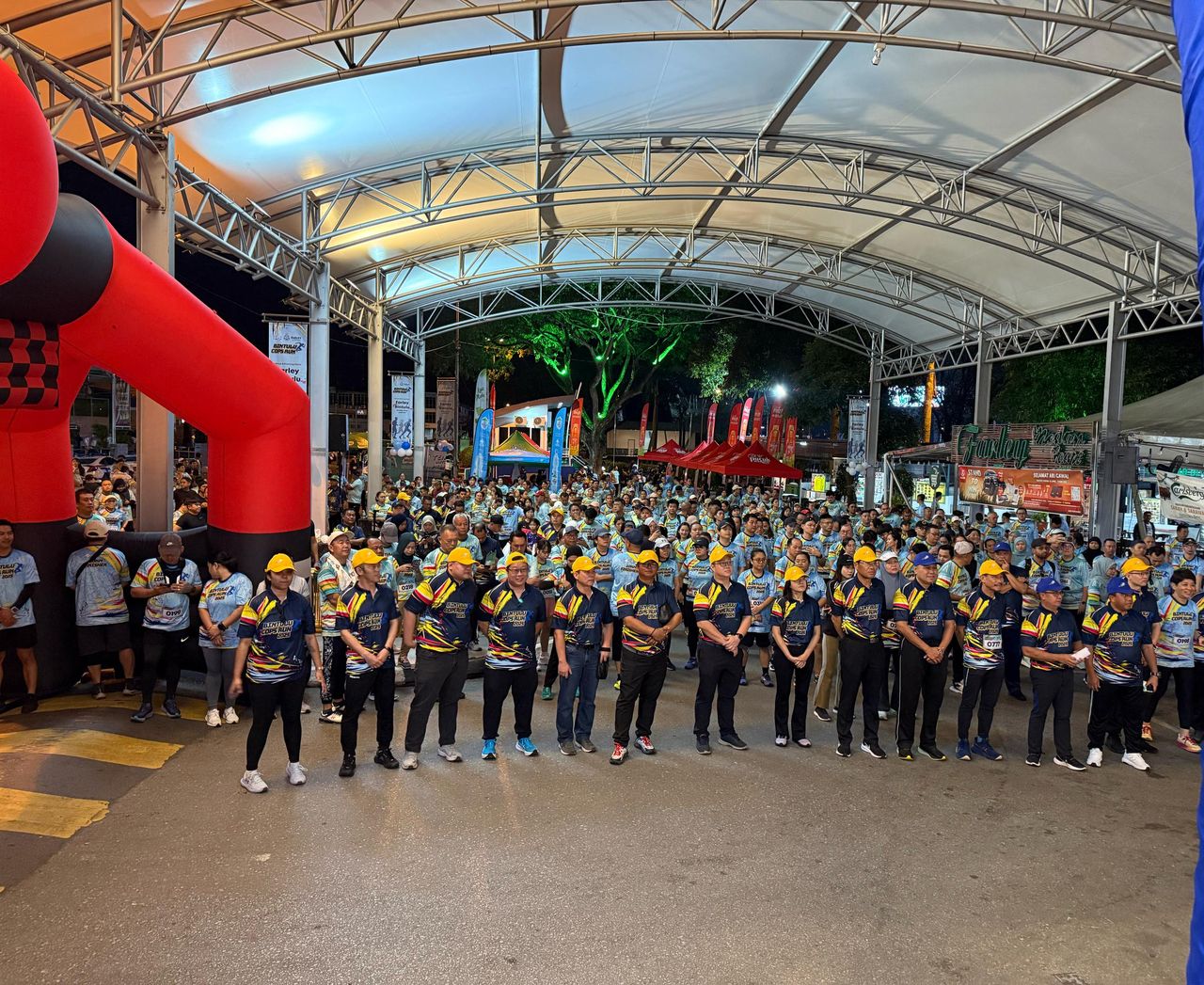 MCMU-cops run-0305-gn-2