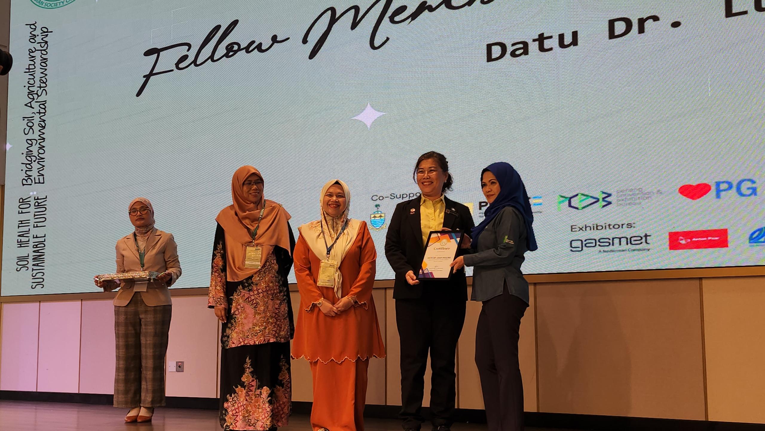 PNG-lulie-award-1005-nvl