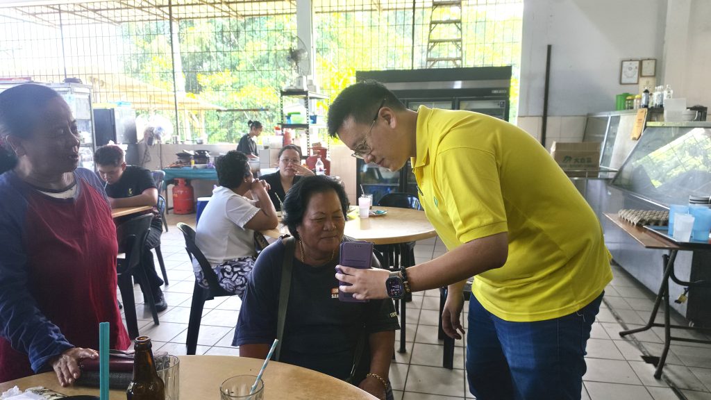 SUPP Bawang Assan's mobile service team ready to assist constituents