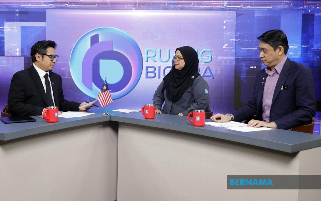 Bernama TV's Ruang Bicara programme titled Digital Information: Enriching Knowledge, Empowering Learning, which also featured Bernama Senior Manager of Digital Library, Hasnita Ibrahim.