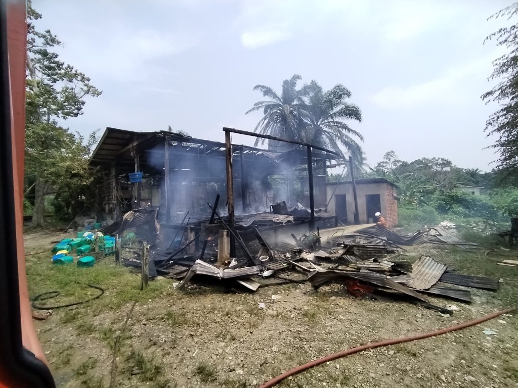 Workers’ house destroyed by fire in Batu Niah