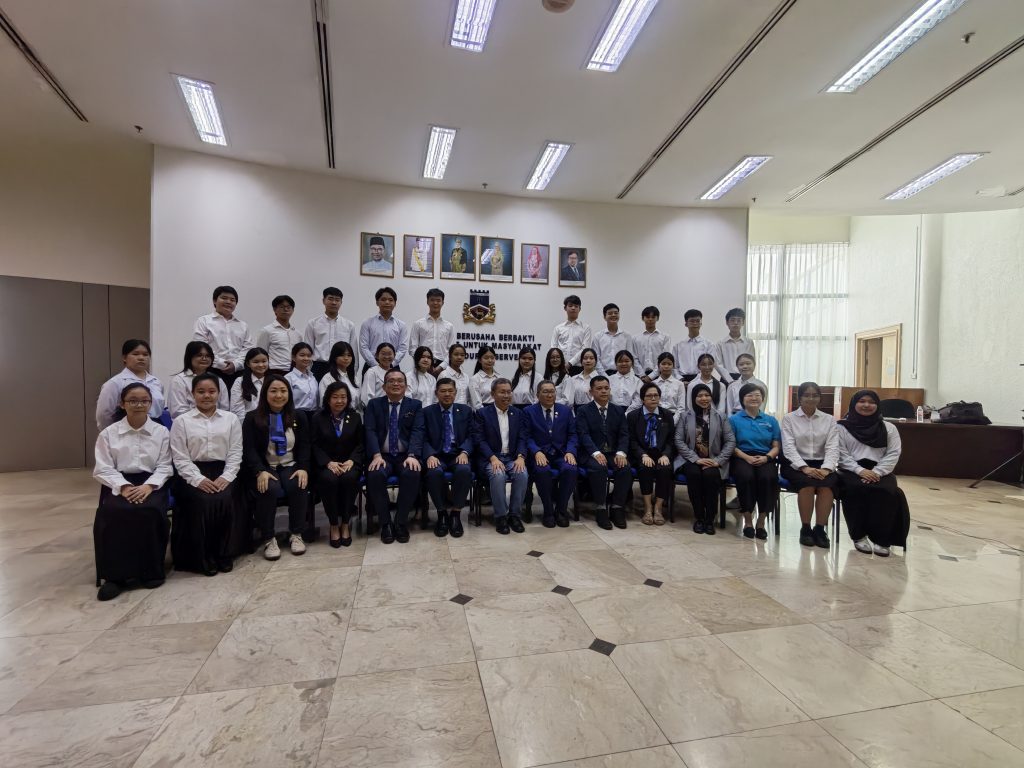 Help shape Sarawak’s future, Wee urges child councillors