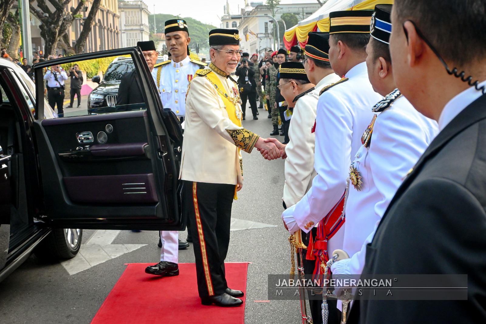 107 contingents parade for Sarawak Head of State’s 80th birthday