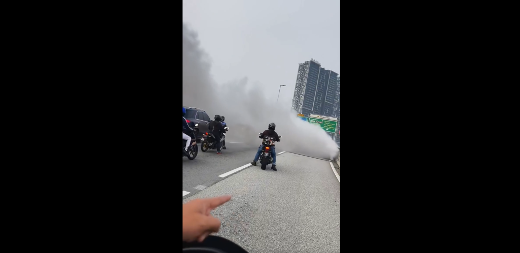 (Video) Foul-smelling smoke from DUKE drains alarms motorists
