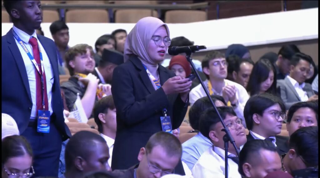 UM student stands by summit question, rejects calls to apologise